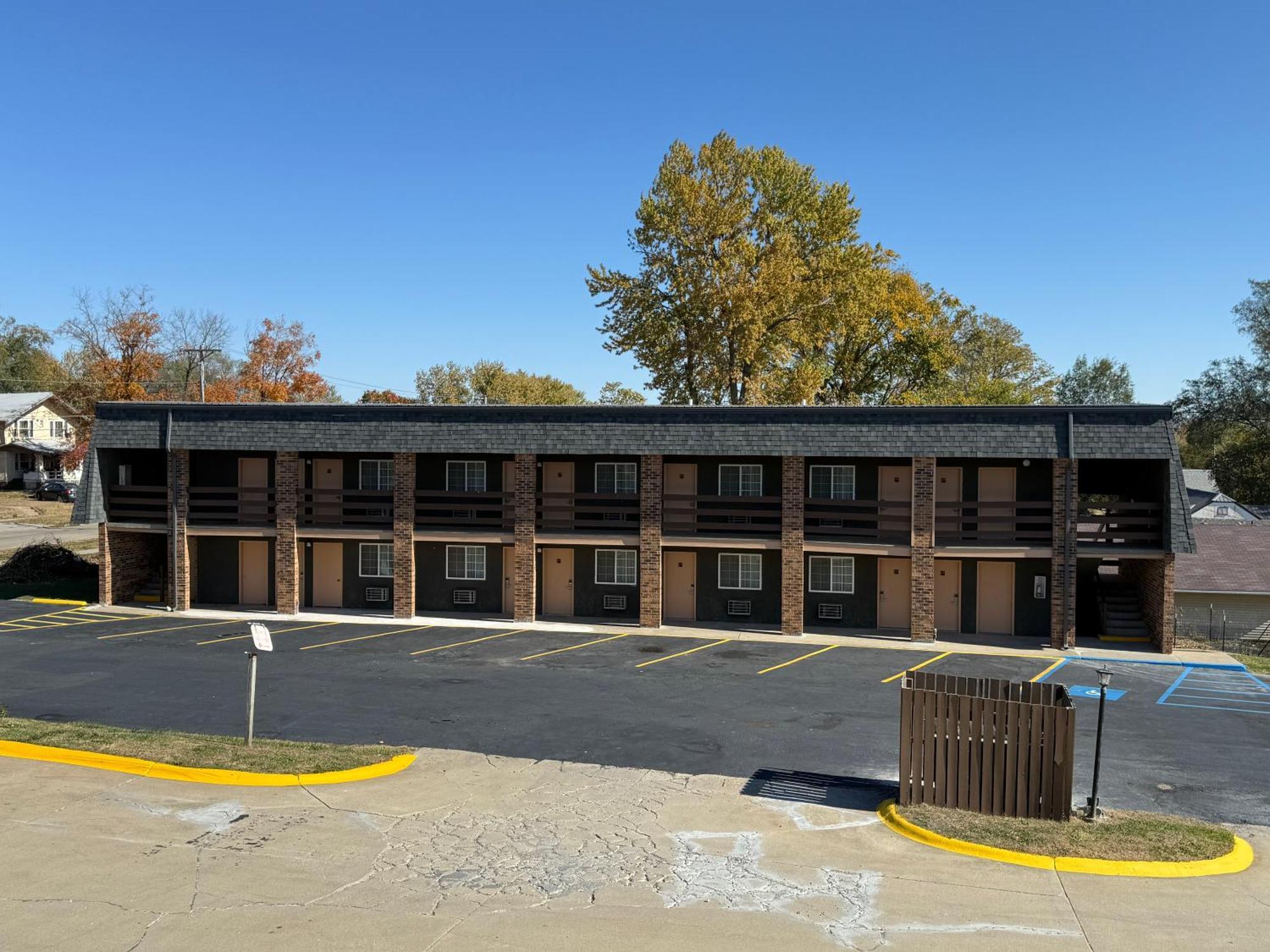 Westbridge Inn And Suites Centerville Exterior foto