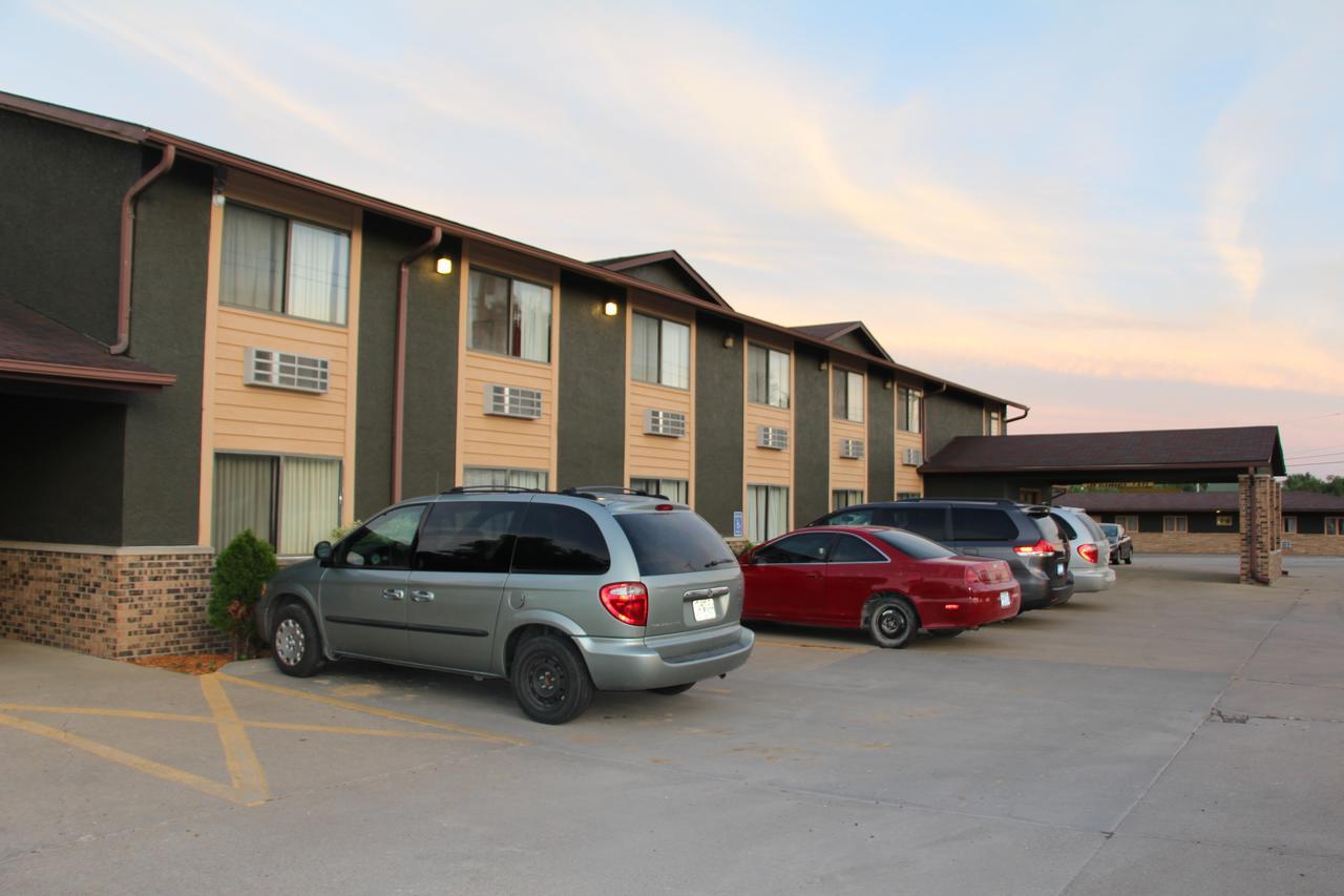 Westbridge Inn And Suites Centerville Exterior foto