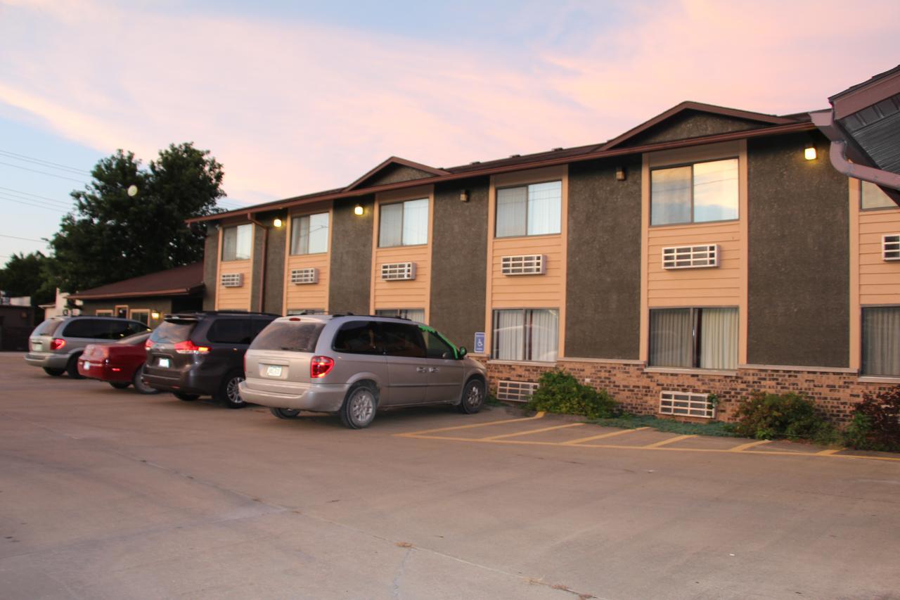 Westbridge Inn And Suites Centerville Exterior foto